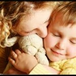 חיבוק אימהי להפחתת כאב